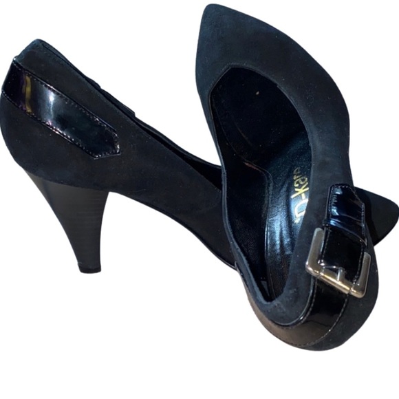 Black quality suede high heels with buckle design (pointy-toed) - Picture 3 of 3